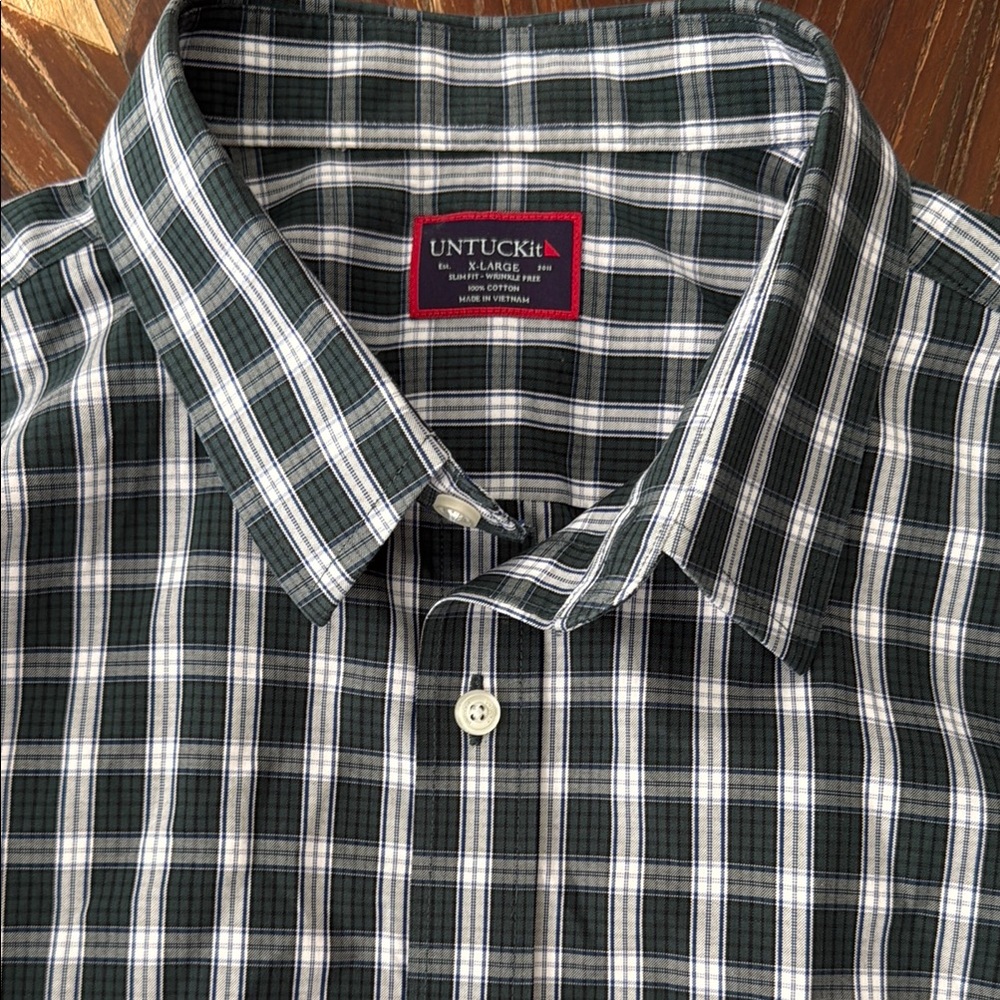 UNTUCKit Green and White Casual Button Down Shirt